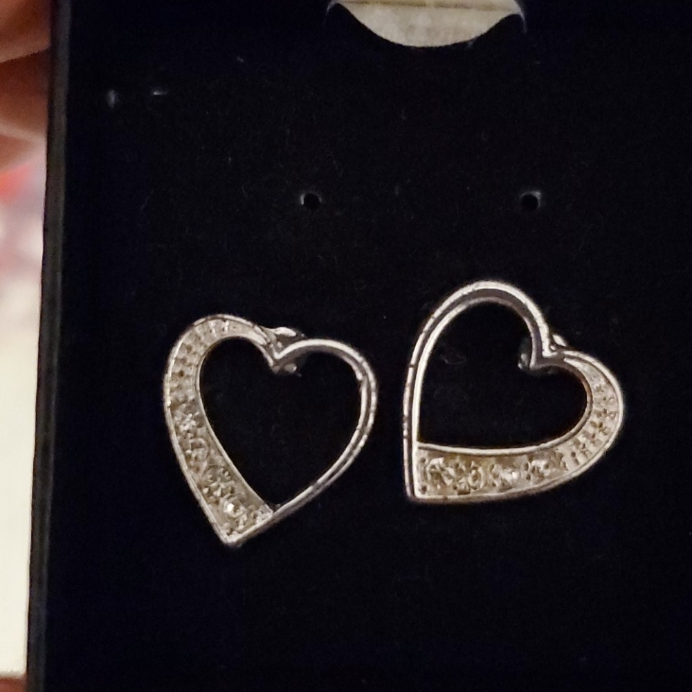 💞NIB Open heart earrings